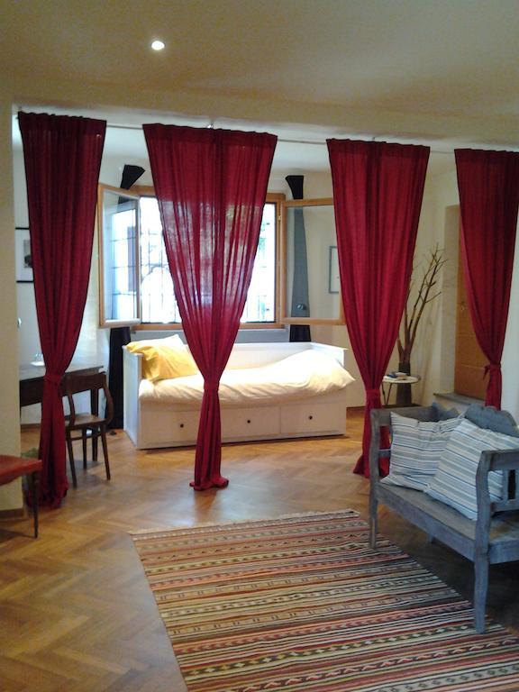 تْشيرتوسا دي بافِيا Il Pettirosso B&B الغرفة الصورة